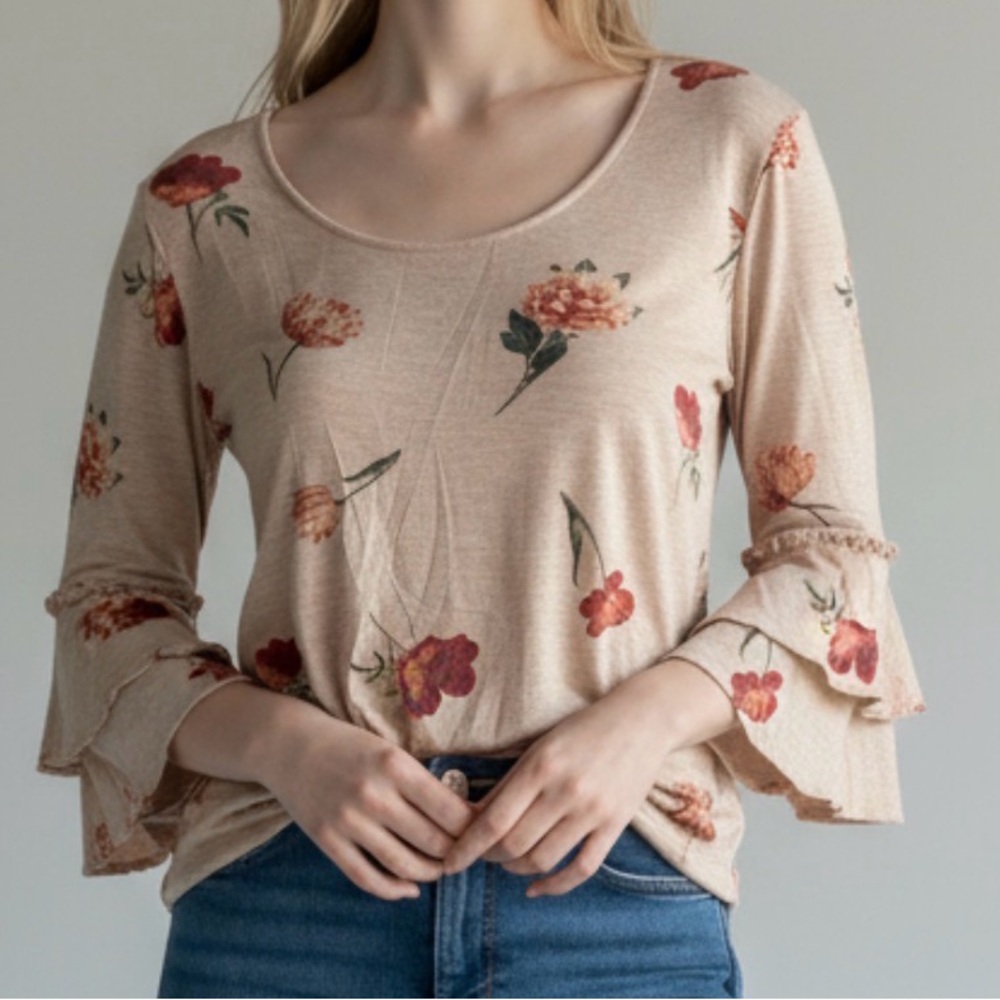 LUCKY FLORAL TOP